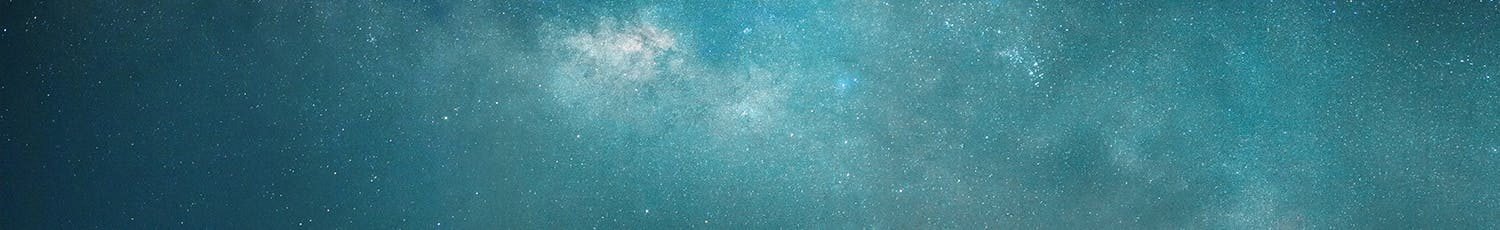 Fotograferar plåtar natthimlen